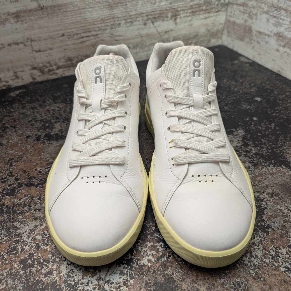 Womens On The Roger Athletic Shoes Sz 8.5 White Leather Used  - Picture 3 of 11